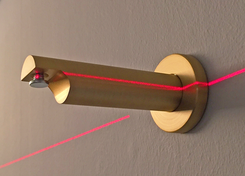 Montage von Fensterdekorationen und Sonnenschutz